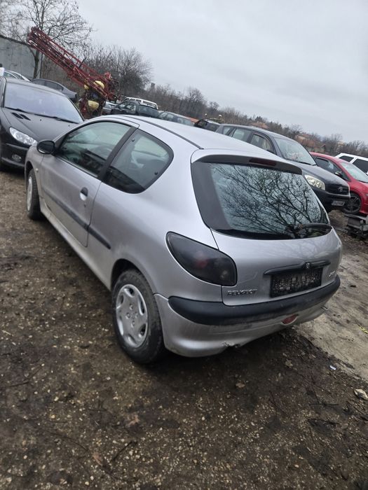 Пежо 1.4 безнин НА ЧАСТИ