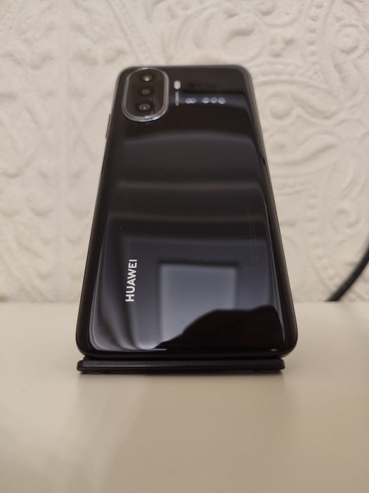 HUAWEI  nova Y70
