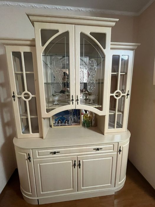 Продам буфет, сервант