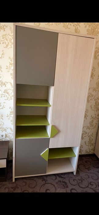 Детски гардероб с рафтове