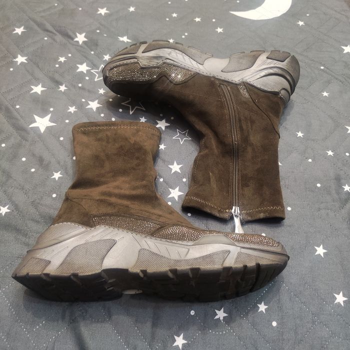 Продам весенние сапоги