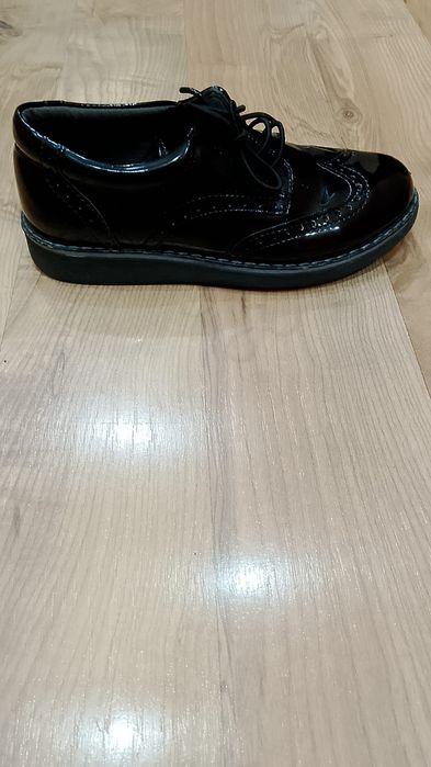 Продам детскую обувь