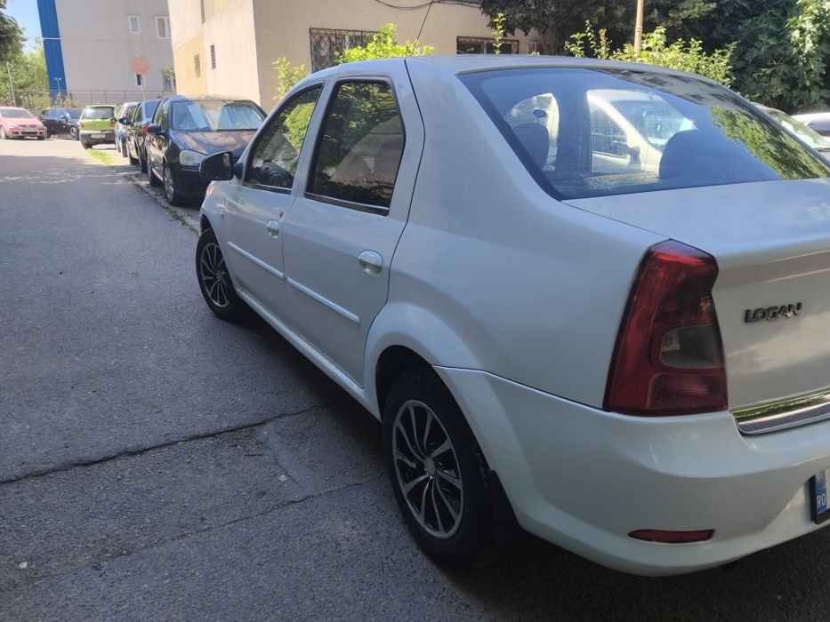 Vând Dacia Logan 1.2 Benzină { 2012}