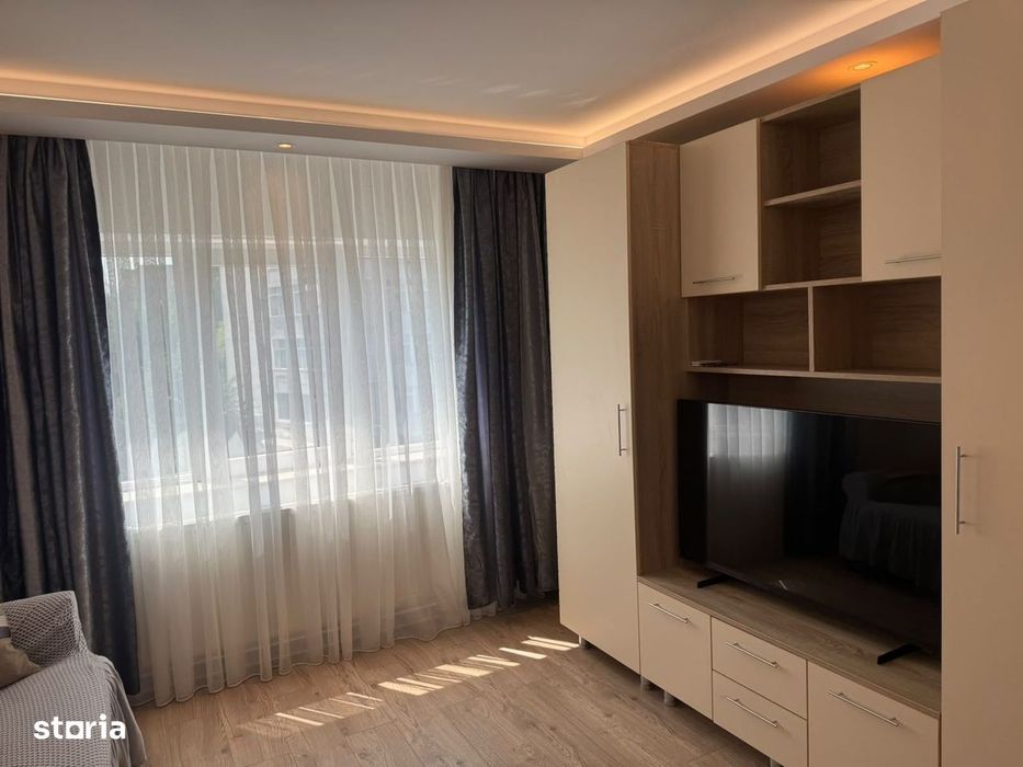 Inchiriere 3 camere, cu loc de parcare, totul nou