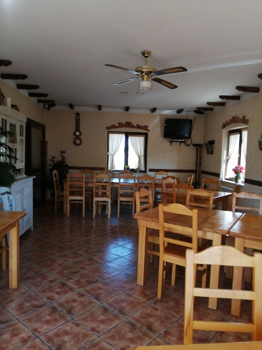 Persoana fizica vând locație de pizzerie restaurant