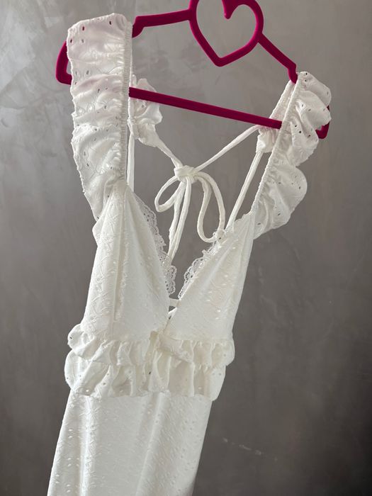 Бяла дълга лятна рокля