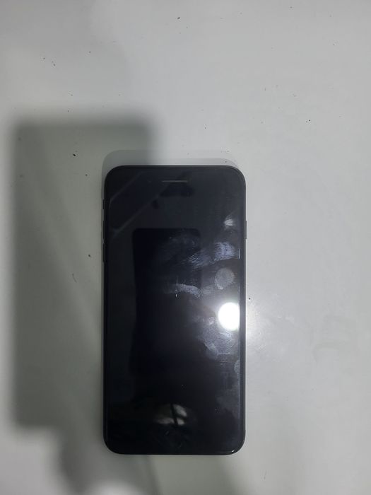 Продам iPhone 7 Plus