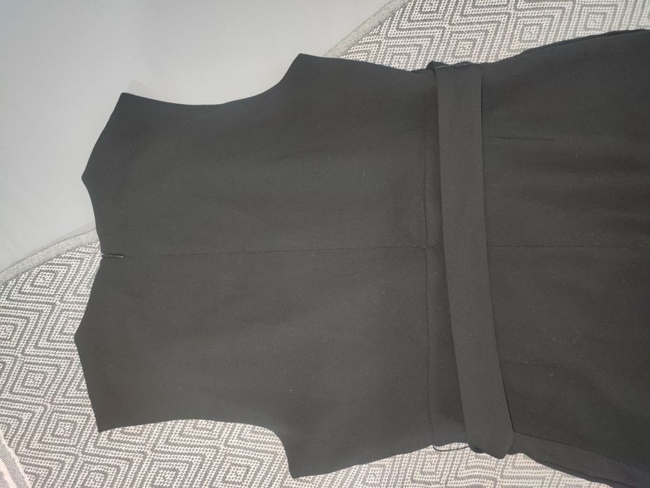 Черен гащеризон с цип на гърба