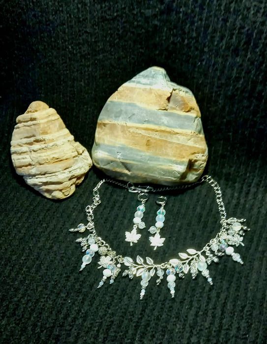 Ожерелье с серьгами ручной работы