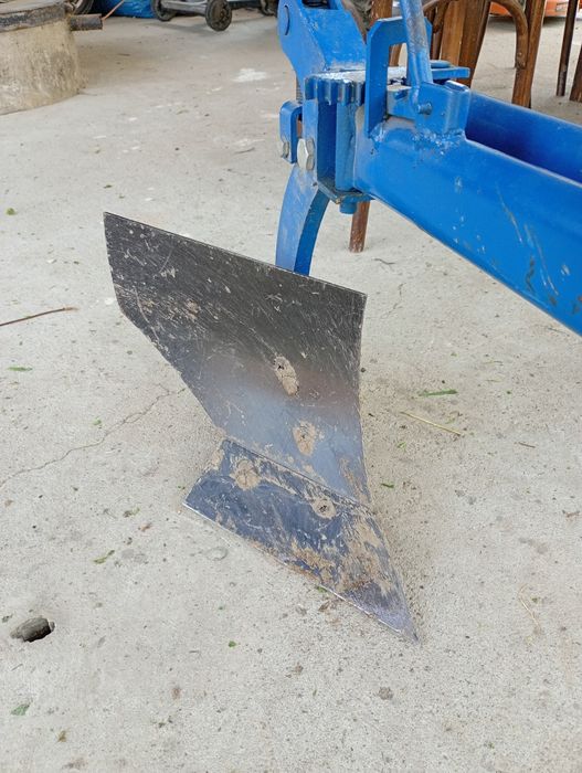 Vând plug motocultor