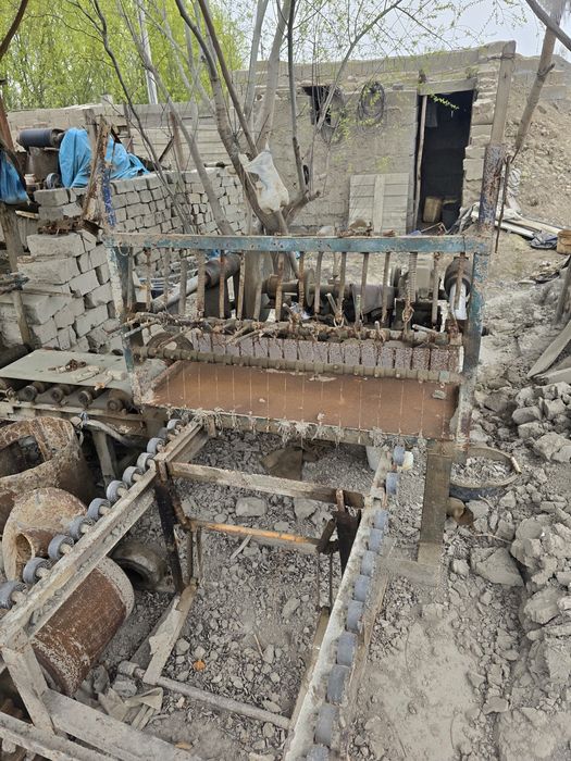 Xom gʻisht chiqaruvchi aparat