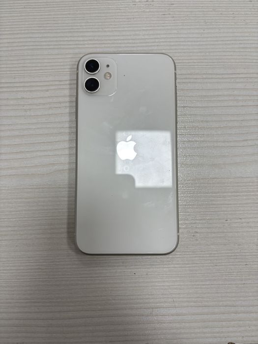 Продам айфон 11