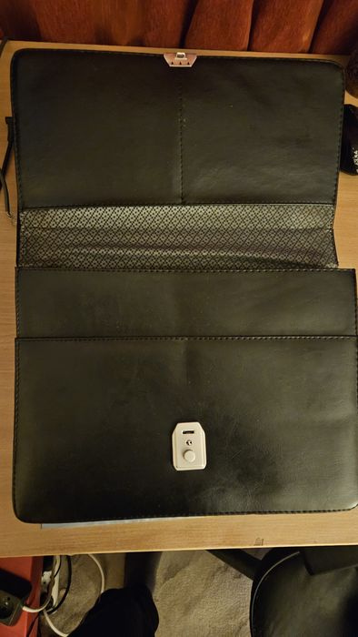 Мъжка кожена чанта / куфарче