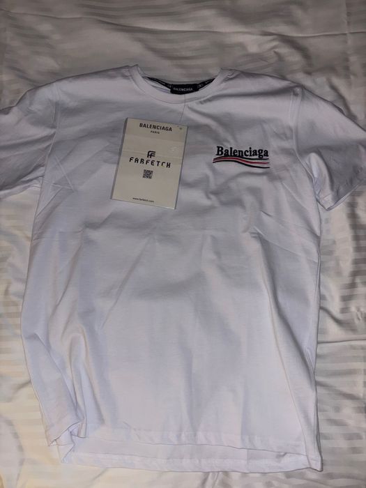 Vând tricouri! Mai multe modele, mărimile sunt limitate. Vând șosete!