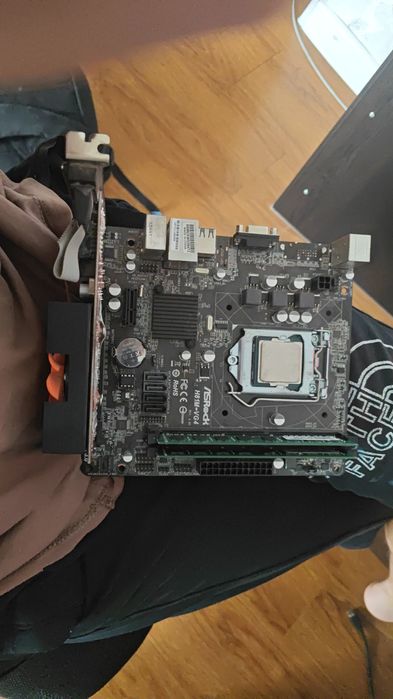 Материнская плата с процессором