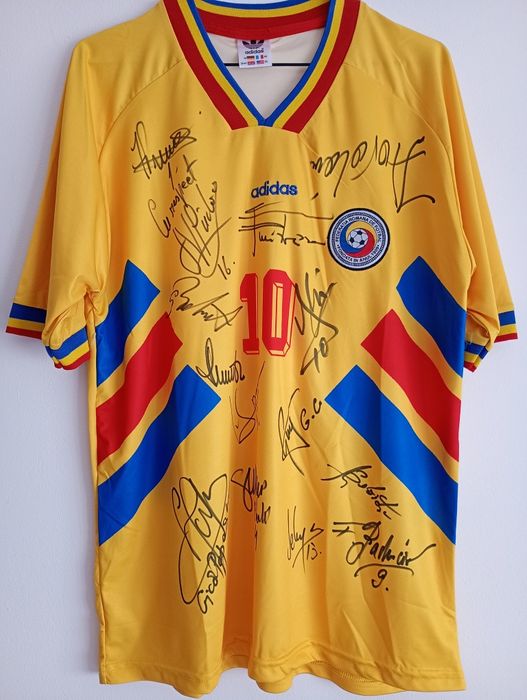 Tricou semnat de Generatia de aur