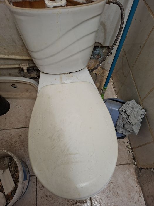 Ванна, унитаз, мойка.