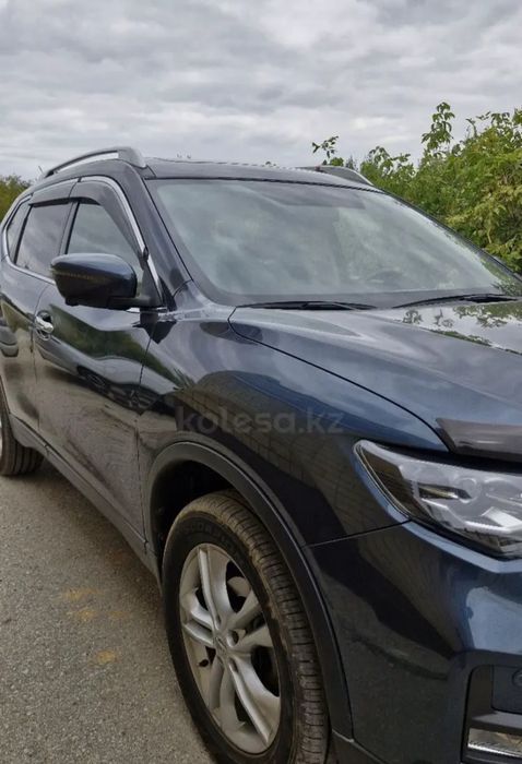 Машина Nissan X-trail
