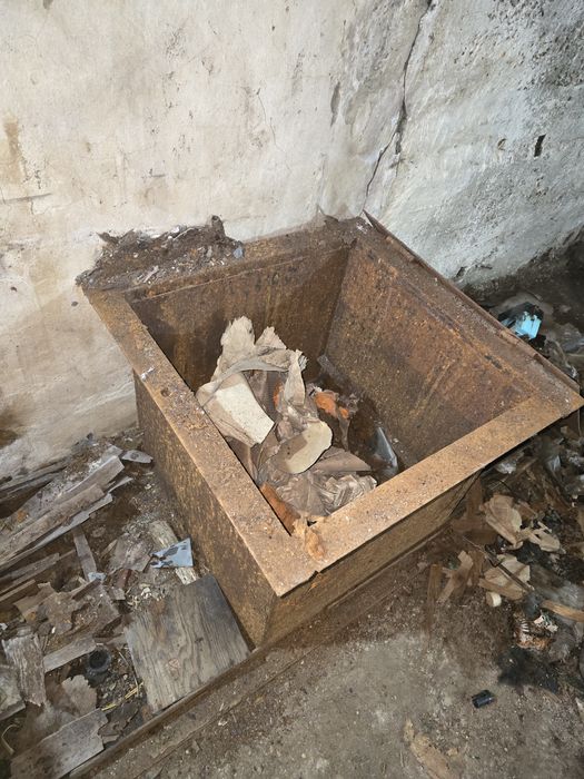 Лаз для погреба.