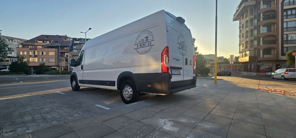 Наем на товарни бусове за превоз в страната и чужбина