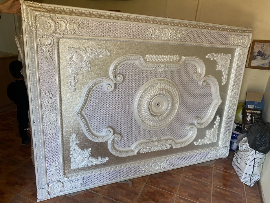 Декоративная потолочная лепнина