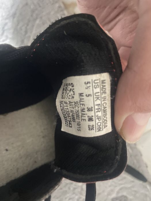 Бутонките на меси адидас!