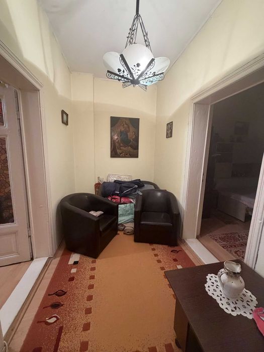 Casa Ultracentral de Inchiriat 3 camere / Curte Proprie