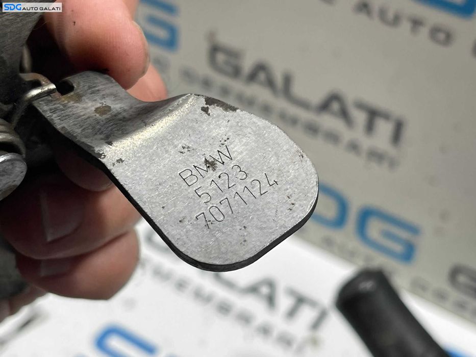 Mecanism Cui Carlig Blocare Inchidere Incuietoare Clapeta Deschidere Capota Motor BMW Seria 1 E81 E87 2004 - 2011 Cod 7071124 [B3475]