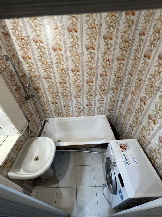 Продам 2 комн квартиру. 4 микр