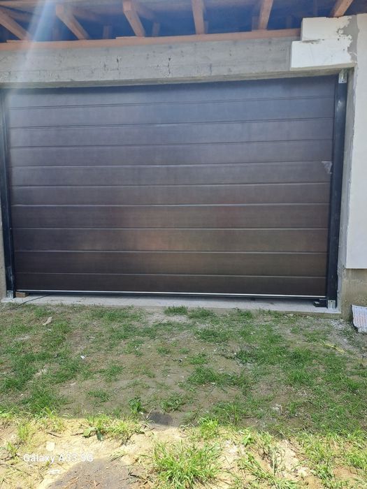 Ușa de garaj secționala