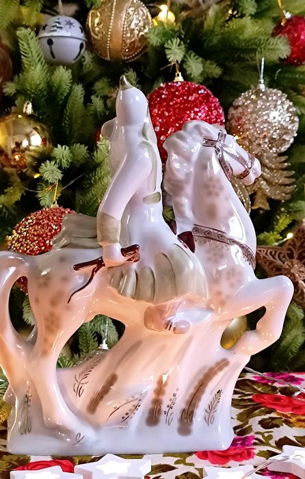 Фарфоровая статуэтка красноармеец на коне