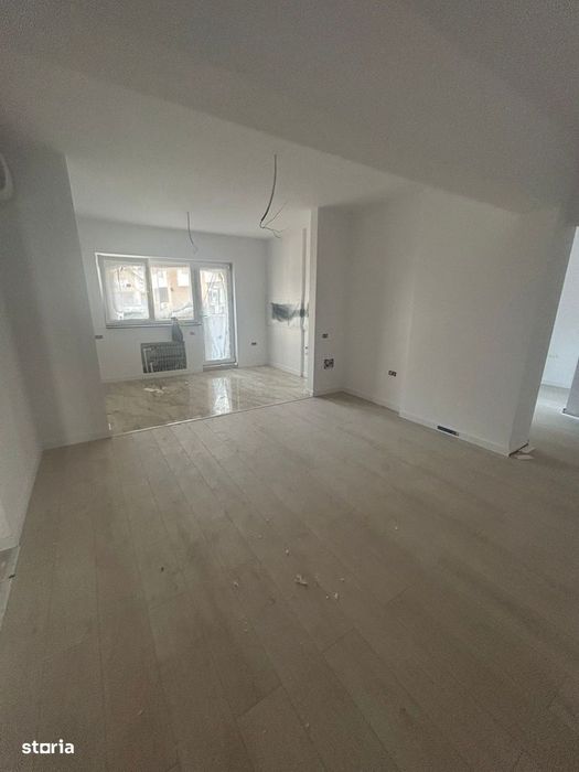 Apartament 3 camere decomandat, 35mp curte proprie, metrou Berceni