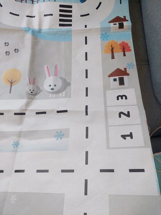 Lot 20 vehicule pentru copii și covoraș