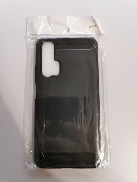 Husa Huawei Nova 5T plastic negru cu tematica brushed metal carbon fib