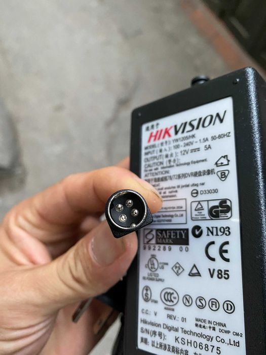 Блок питания   Hikvision  12 В 5 А 4-контактный для серий