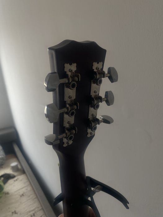 Акустическая гитара