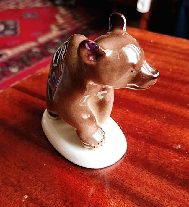 Продаю фарфоровую статуэтку(Мишка)