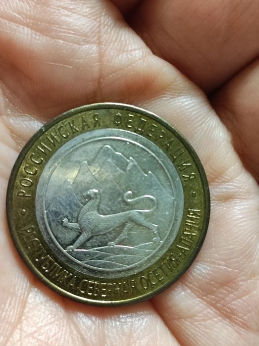 Продаю 8 монет 10 рублевых