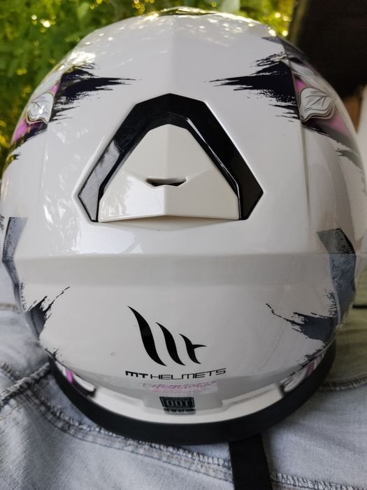 Мотоциклетна каска дамска като нова MТ helmets