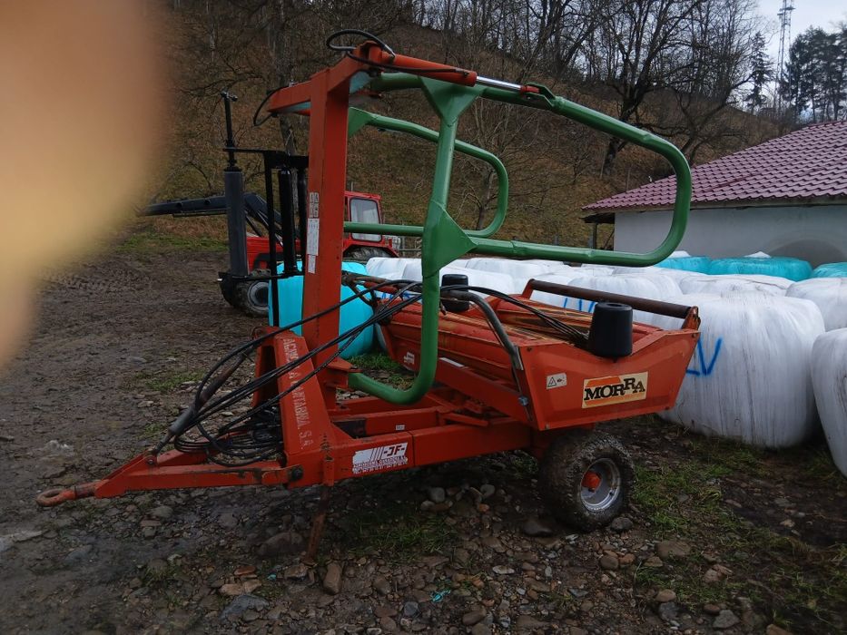 Înfoliator de baloți.