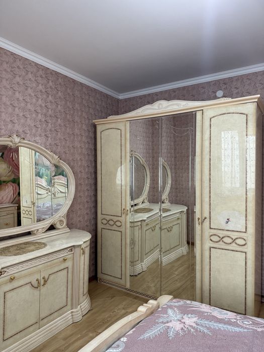 Продам спальный гарнитур