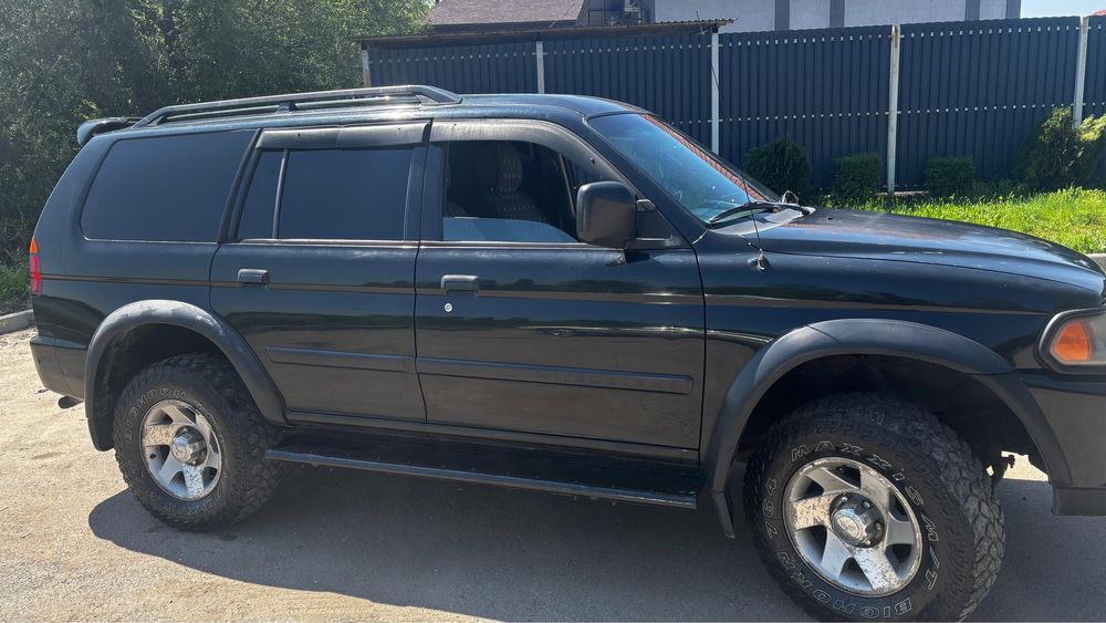 Montero sport 2002 года