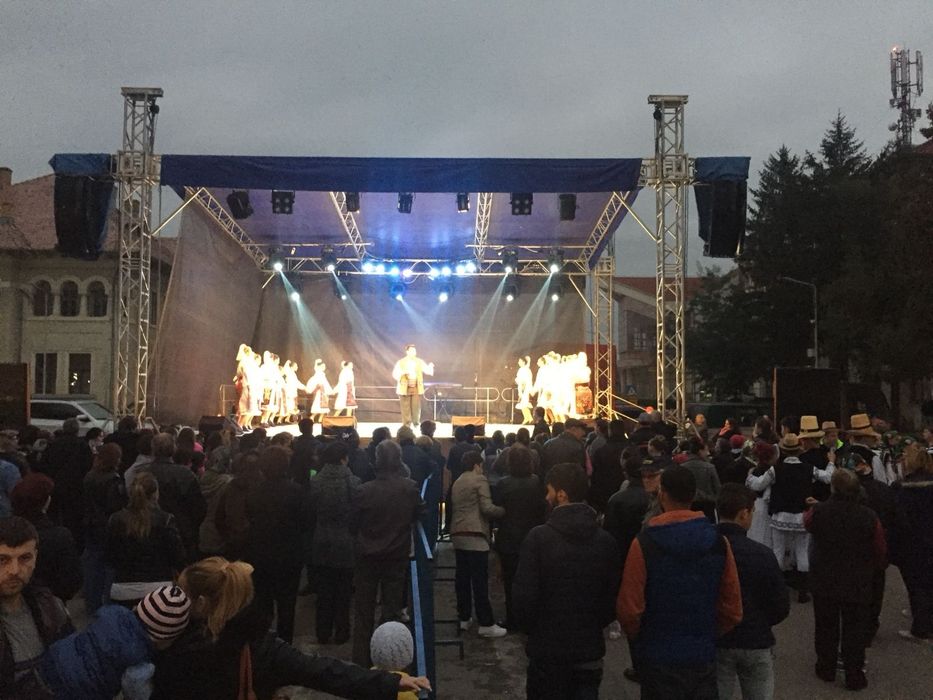 Închiriere Sonorizare Profesională | DJ | Scenă | Lumini | LED Screen | Evenimente Premium