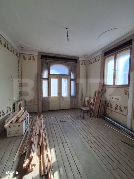 Spatiu comercial 200 mp + acces pod 200 mp, 3 balcoane, langa Piata Sf