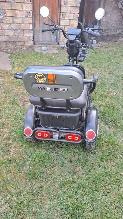 Триместна електрическа триколка