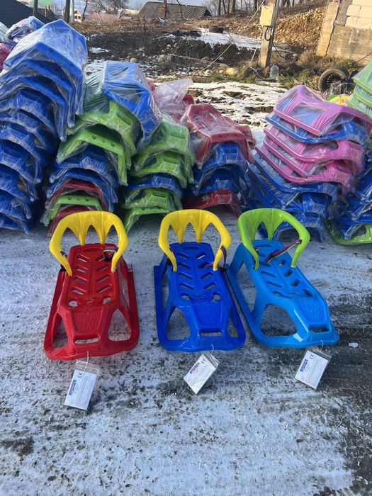 Sanie din plastic cu spatar
