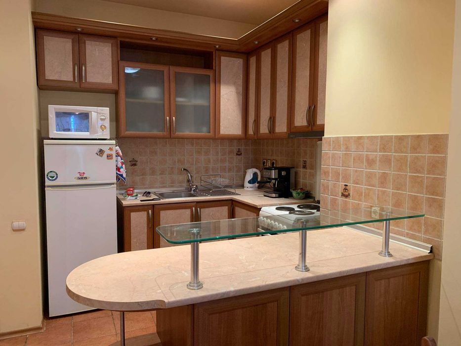 Дава се под наем Тристаен апартамент в Бургас, Център - 120 кв.м за 331.5 € - Снимка #13