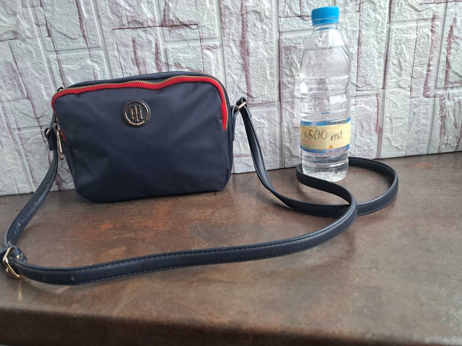 дамска чанта,Tommy Hilfiger,малка синя чантичка