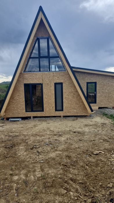 Costrucții case și cabane din lemn