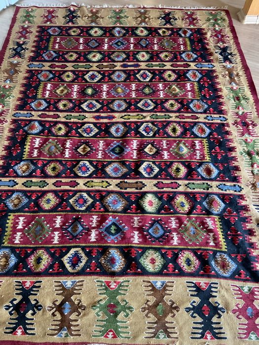 Чипровски килим ръчна изработка.